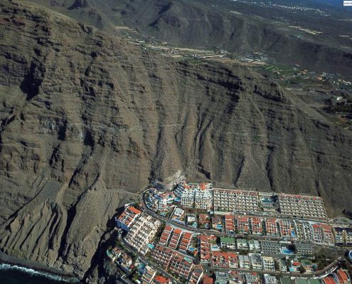 La Arena & Los Gigantes